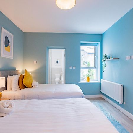 Вилла The Large Group House -Sleeps 21 Дублин Экстерьер фото