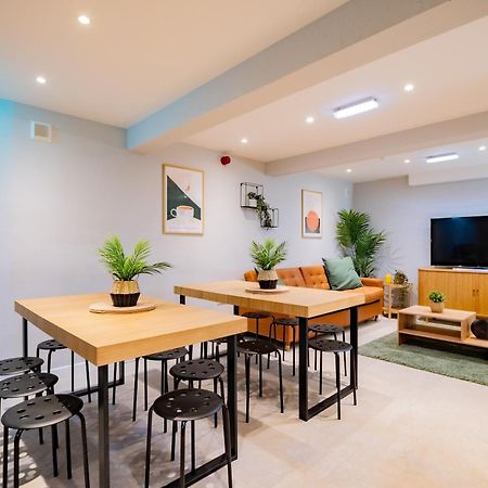 Вилла The Large Group House -Sleeps 21 Дублин Экстерьер фото