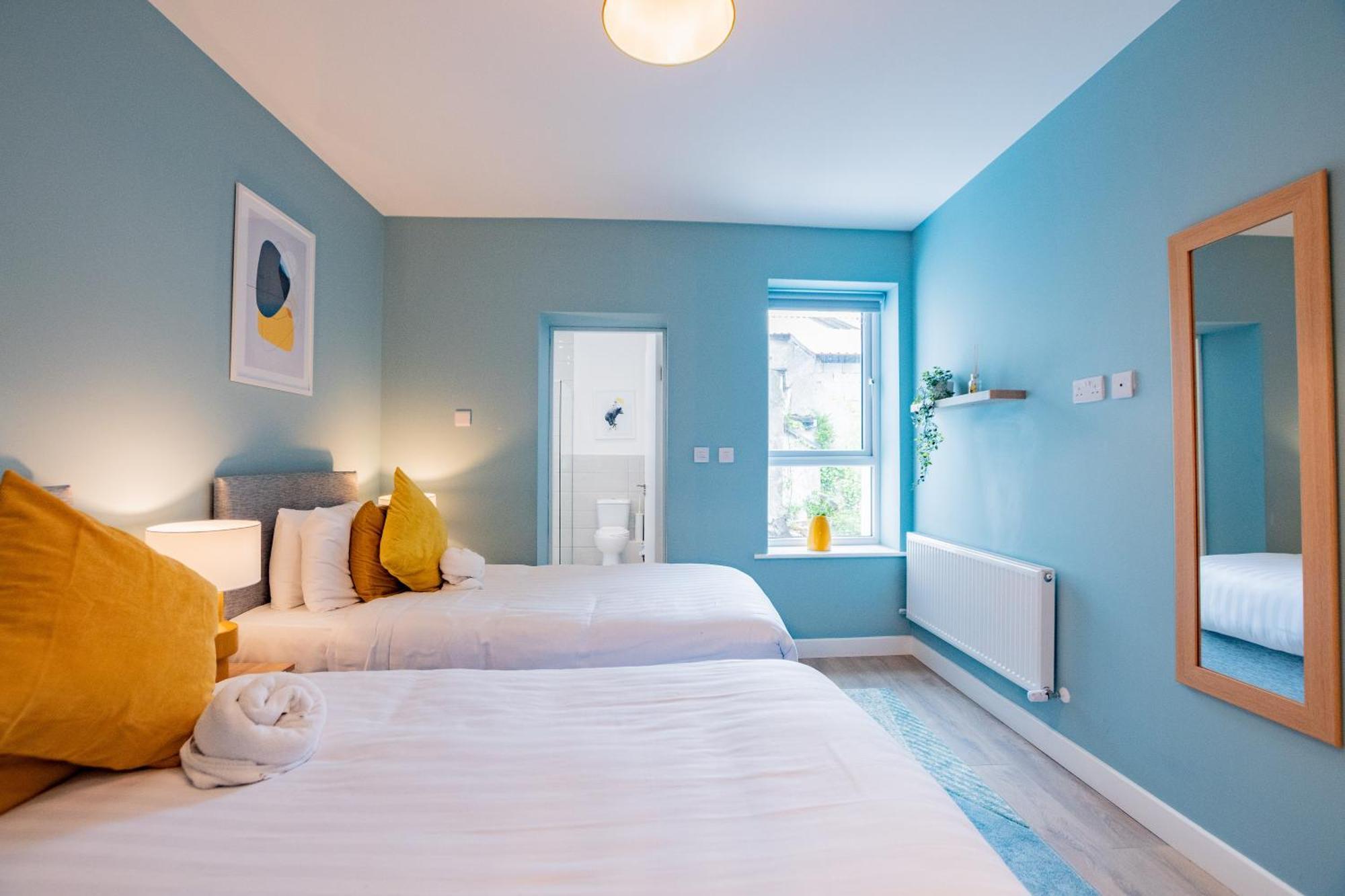 Вилла The Large Group House -Sleeps 21 Дублин Экстерьер фото