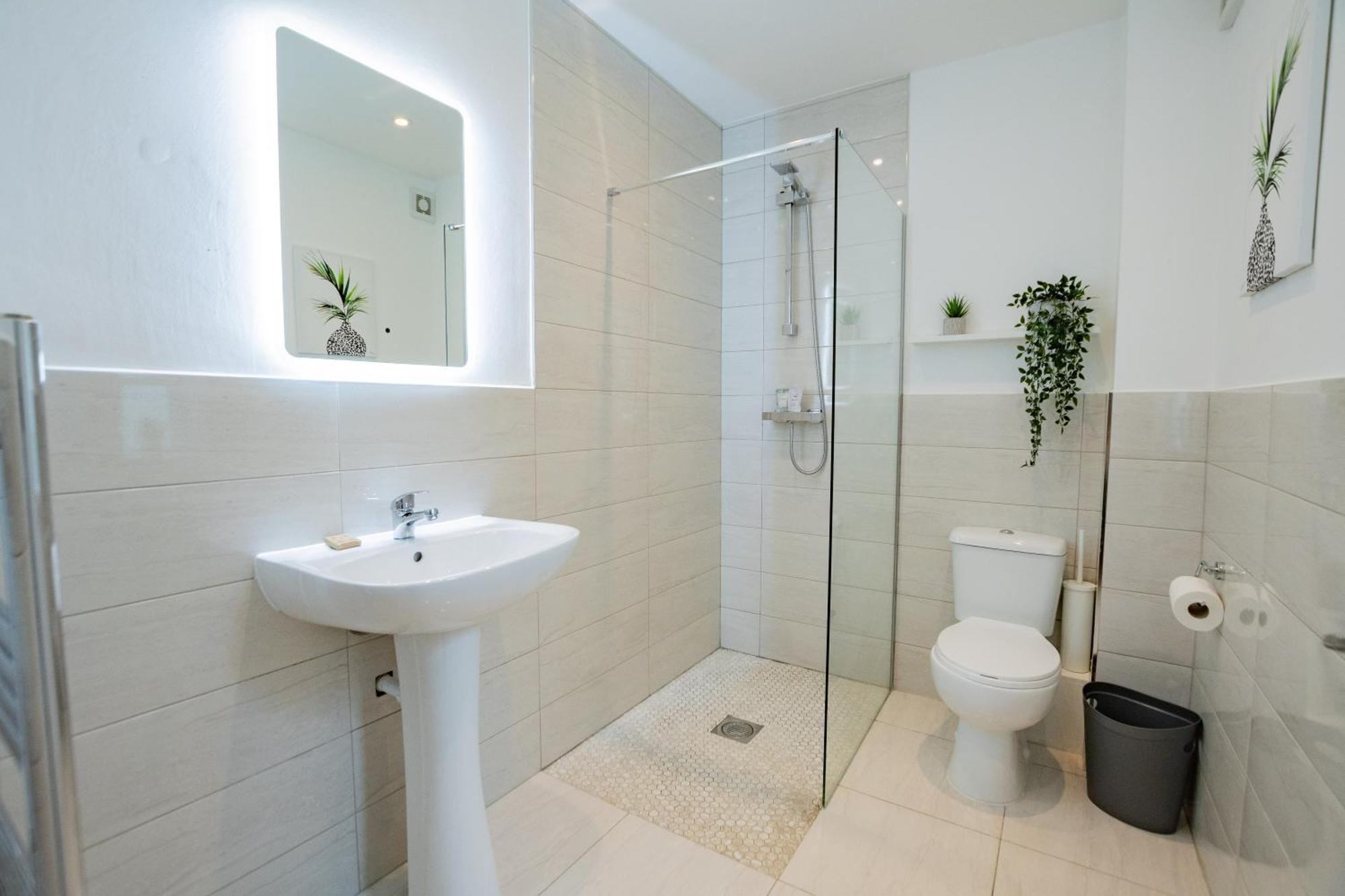 Вилла The Large Group House -Sleeps 21 Дублин Экстерьер фото