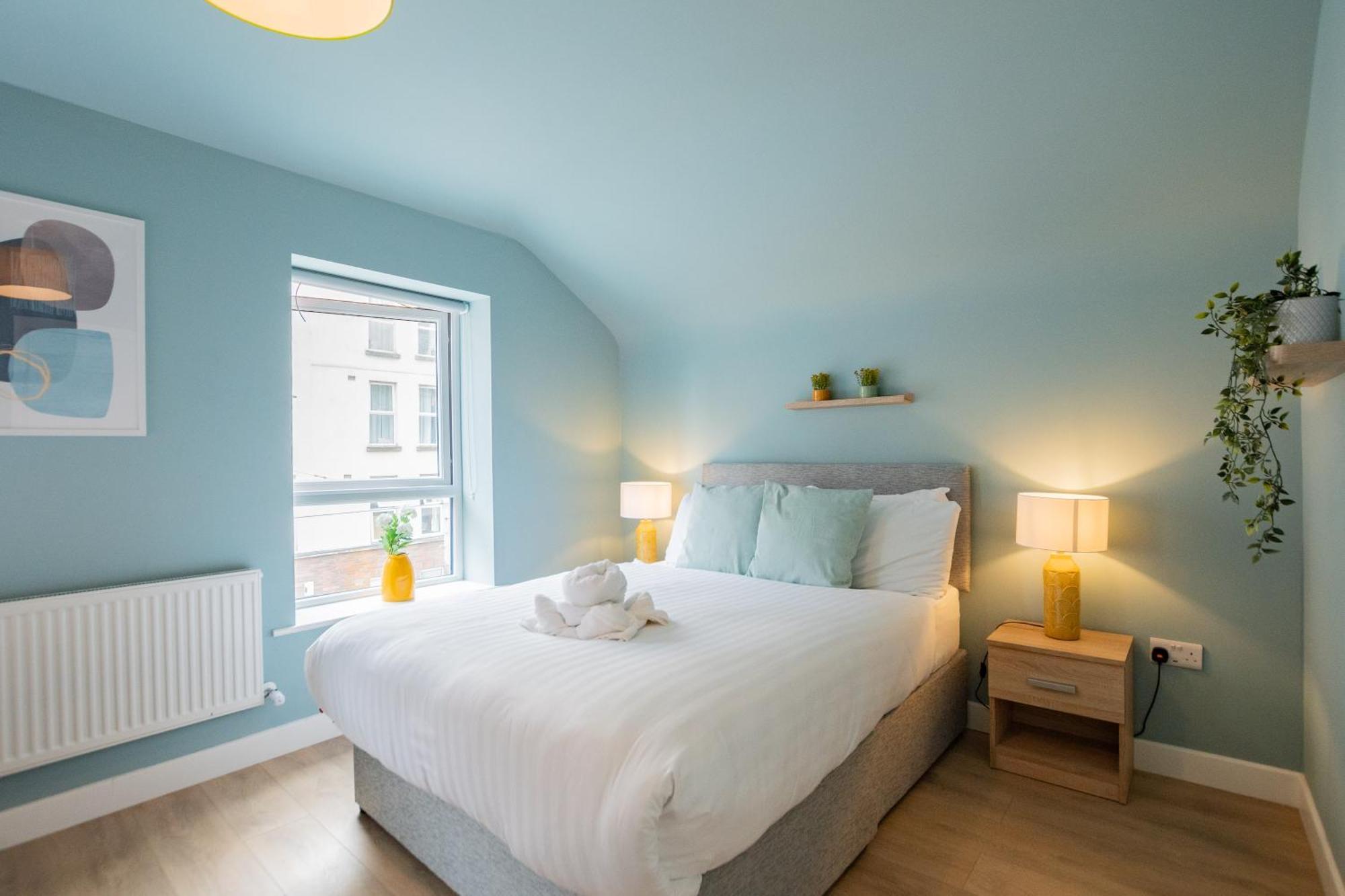 Вилла The Large Group House -Sleeps 21 Дублин Экстерьер фото
