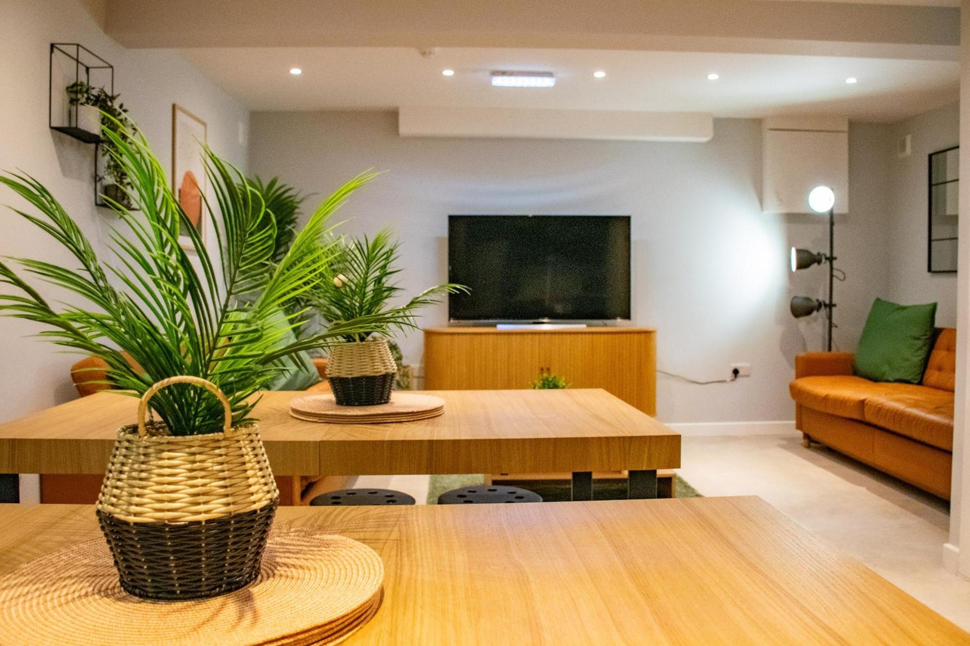 Вилла The Large Group House -Sleeps 21 Дублин Экстерьер фото