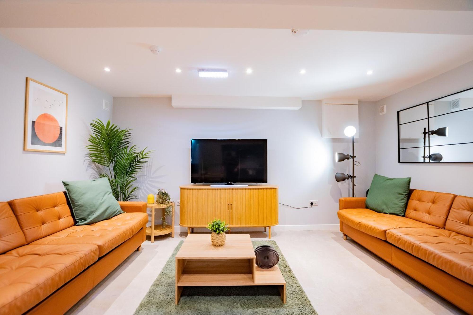 Вилла The Large Group House -Sleeps 21 Дублин Экстерьер фото