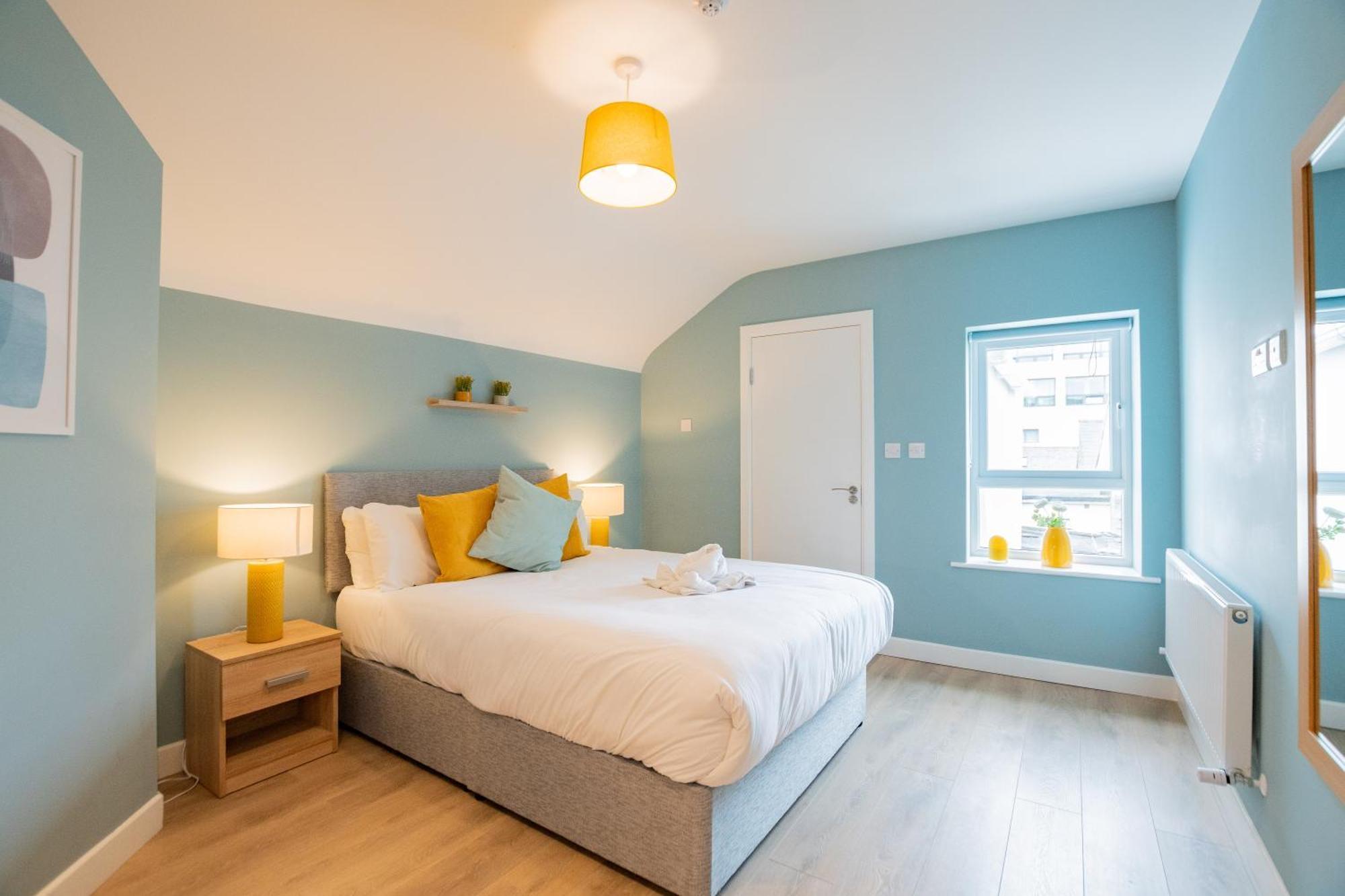 Вилла The Large Group House -Sleeps 21 Дублин Экстерьер фото