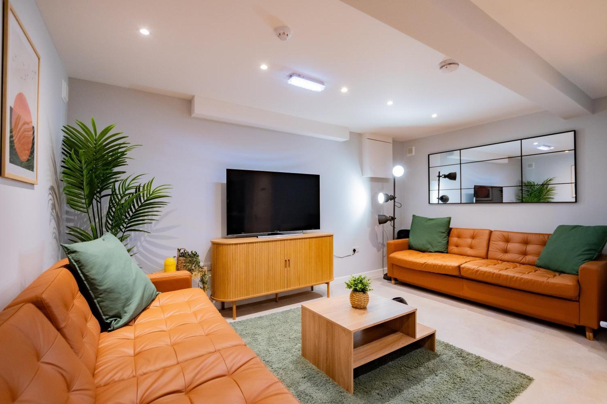 Вилла The Large Group House -Sleeps 21 Дублин Экстерьер фото
