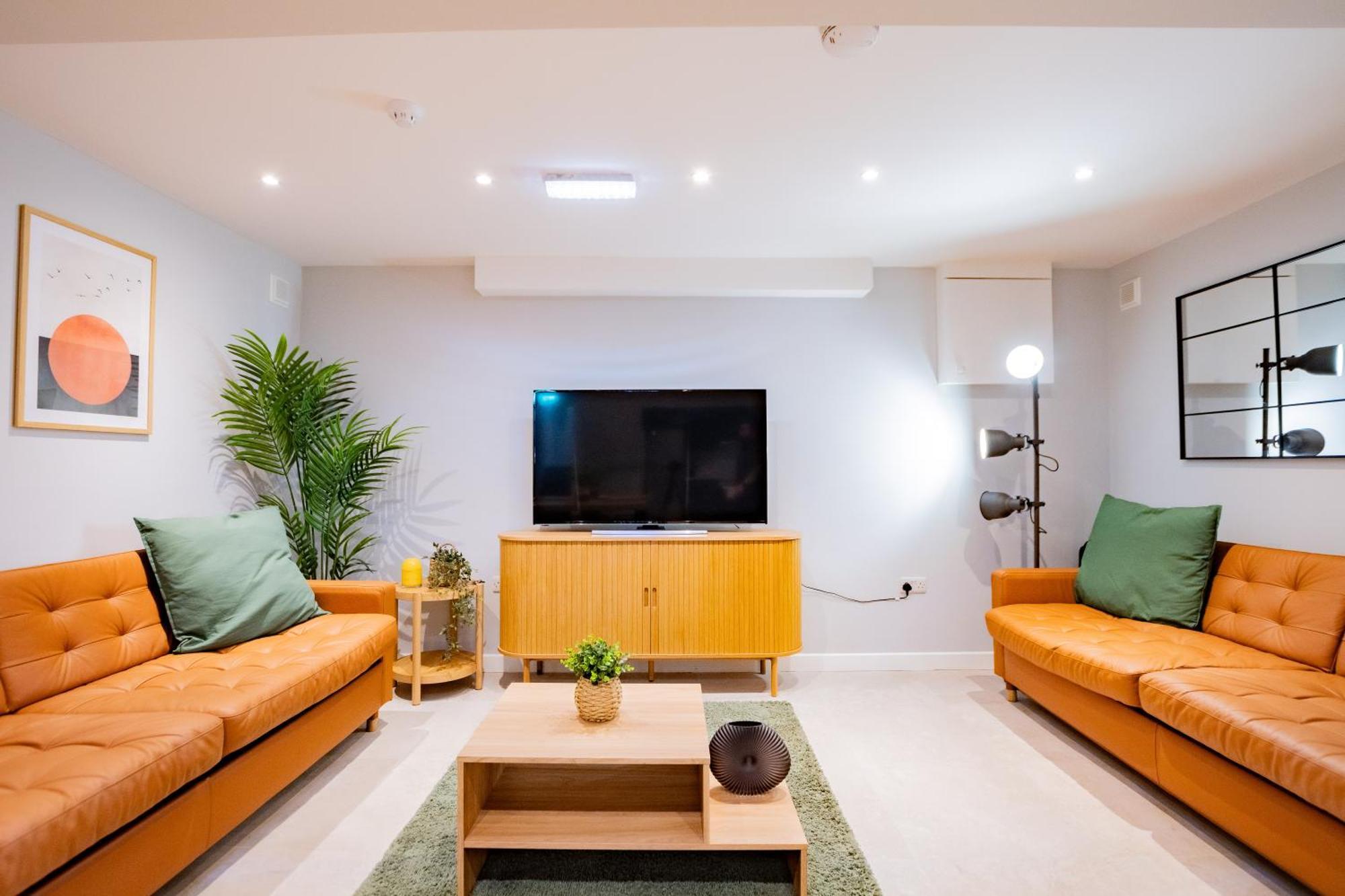Вилла The Large Group House -Sleeps 21 Дублин Экстерьер фото