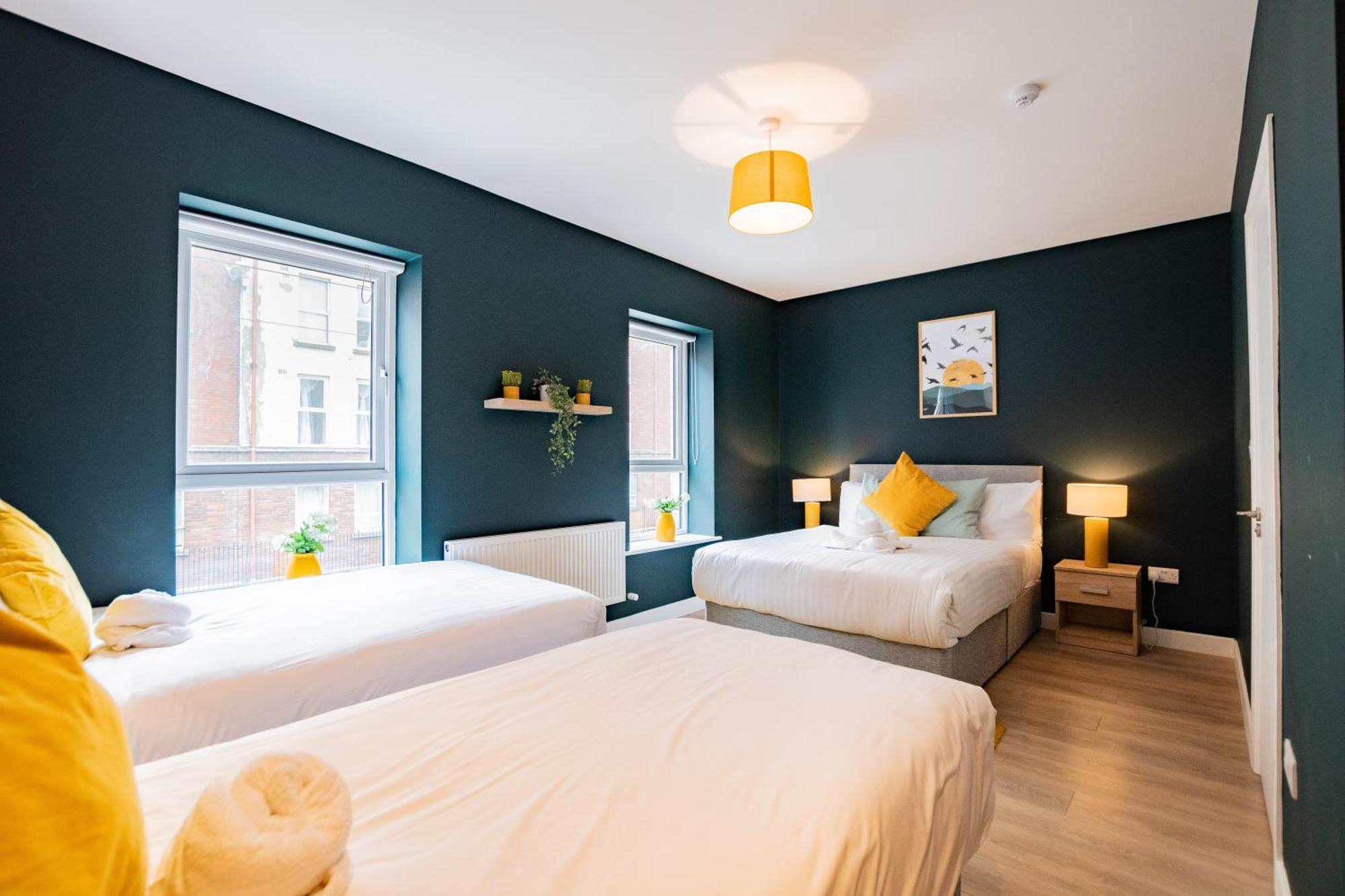 Вилла The Large Group House -Sleeps 21 Дублин Экстерьер фото